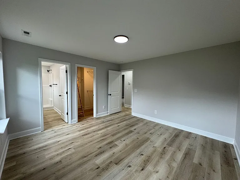 3530 Charing Cross Rd — Photo 13