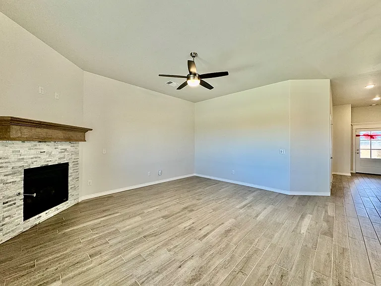 16220 Marsha Dr — Photo 6