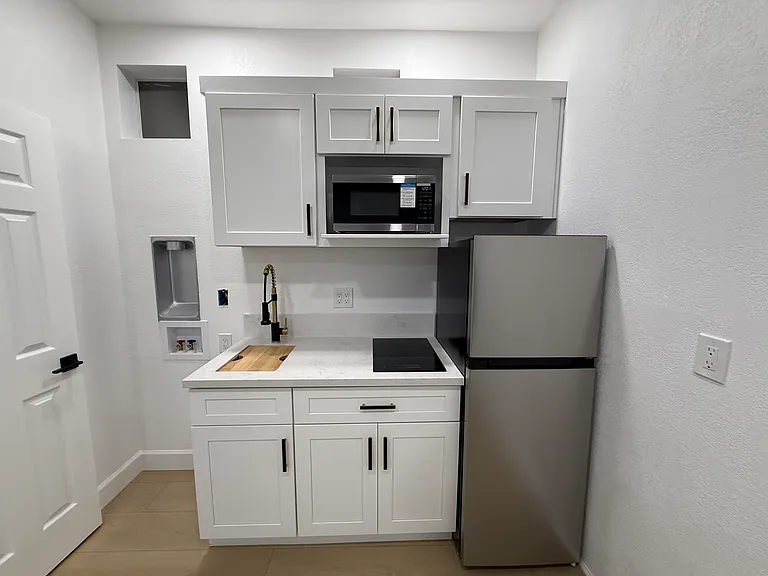 full kitchen with laundry hookups as well