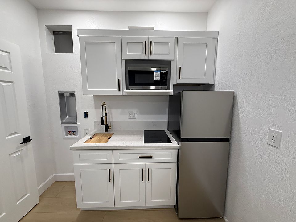 full kitchen with laundry hookups as well