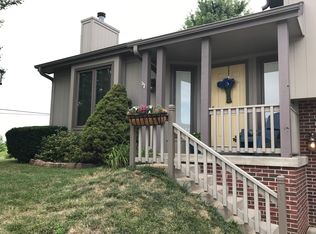 5402 Long View Dr, Saint Joseph, MO 64503