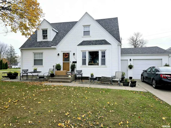 1715 Indiana Dr, Galesburg, IL 61401
