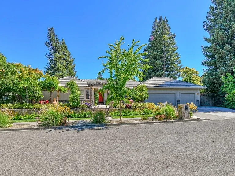 3489 Westminster Way — Photo 2