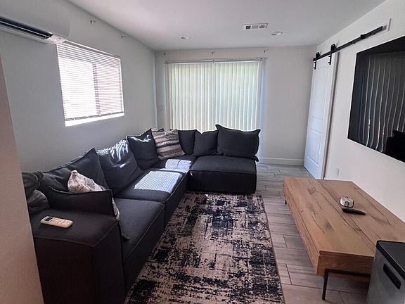 4th image of 2114 W San Juan Ave