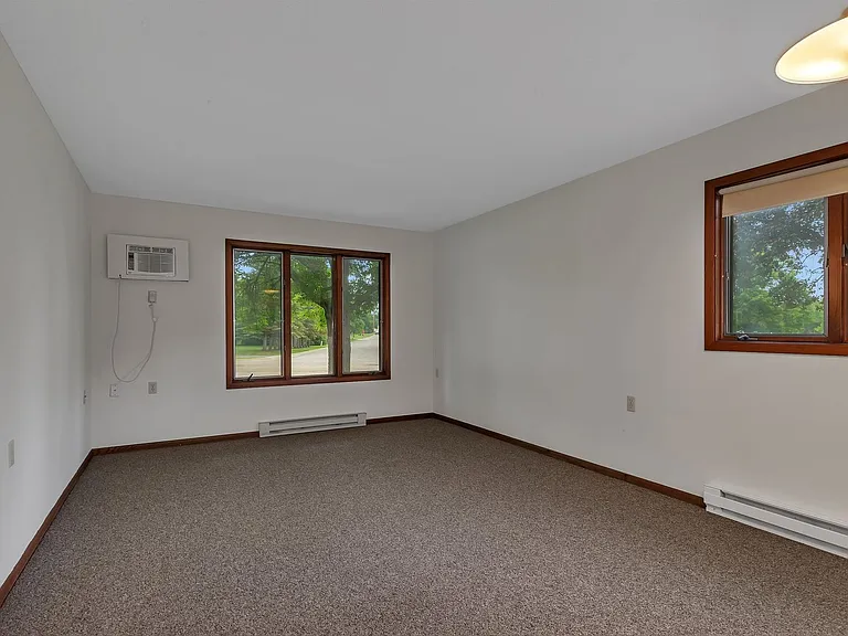 135 Dolphin Ave NE — Photo 7