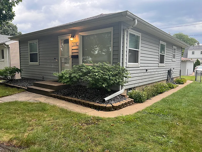 5348 N Lydell Ave — Photo 1