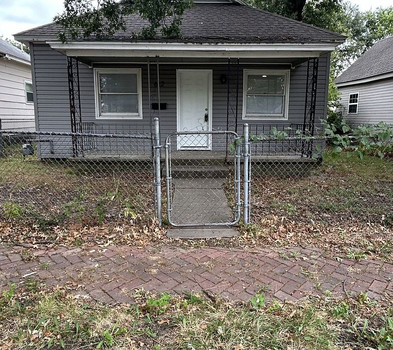 1st image of 612 E 10th St