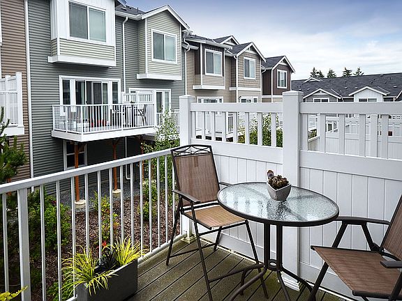 3rd image of 15720 Manor Way APT J3
