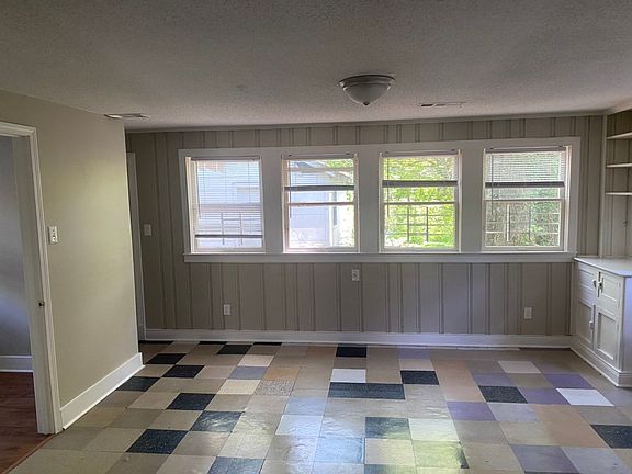 3rd image of 498 Josephine St