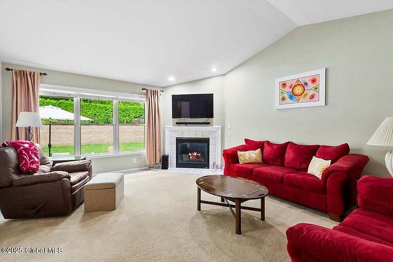 5th image of 95 Whiteview Road