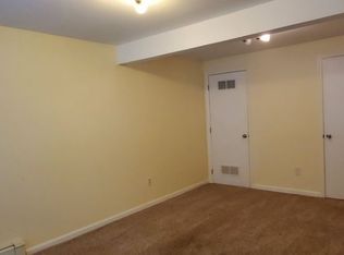 23 1/2 W Main St, Clinton, NJ 08809