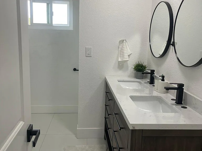 102 N Merrimac Dr #C — Photo 15