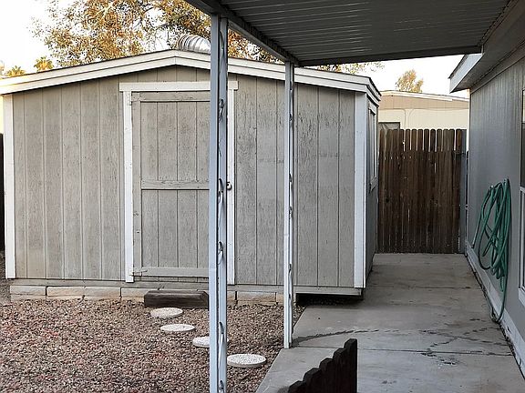 Gated yard/ private storage