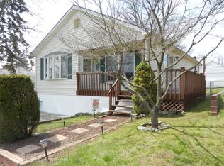 11 Edgegrove St, Edison, NJ 08837