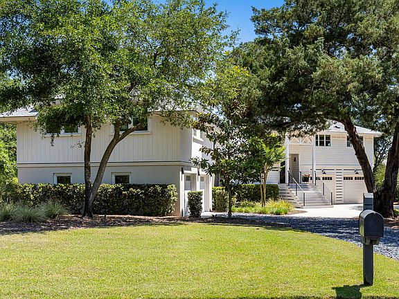 4th image of 3560 Seaview Dr