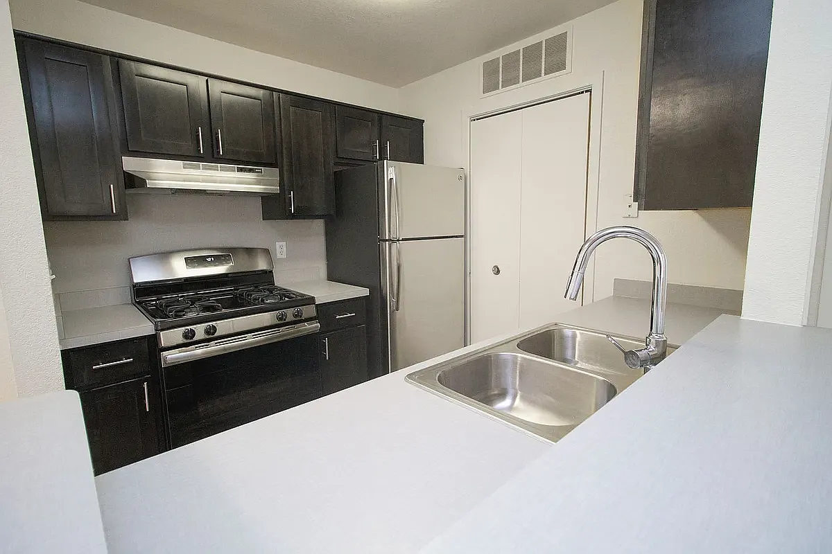 Willow Ridge Apartments — Photo 1