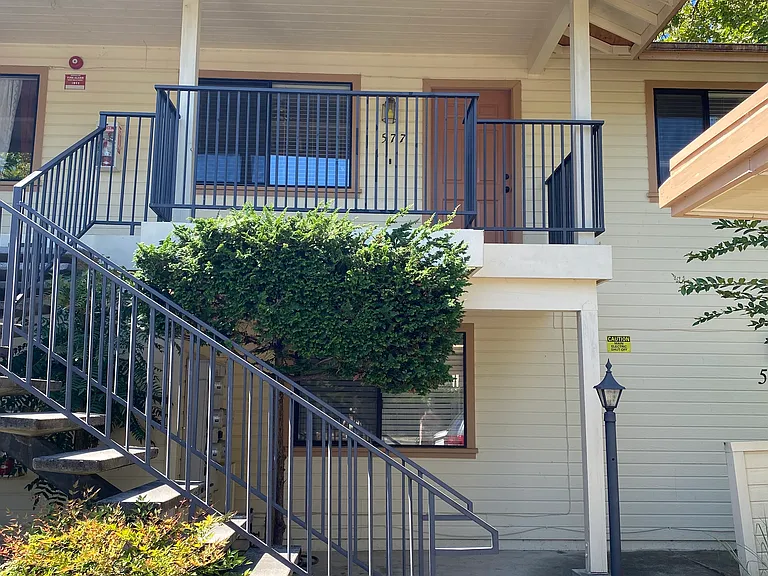 577 Oregon St — Photo 1