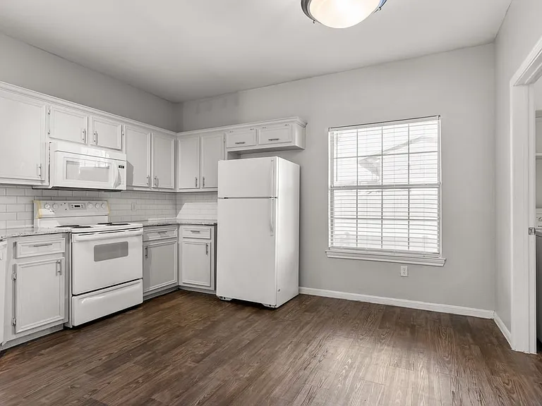 1521 Bagby Ave #C — Photo 8