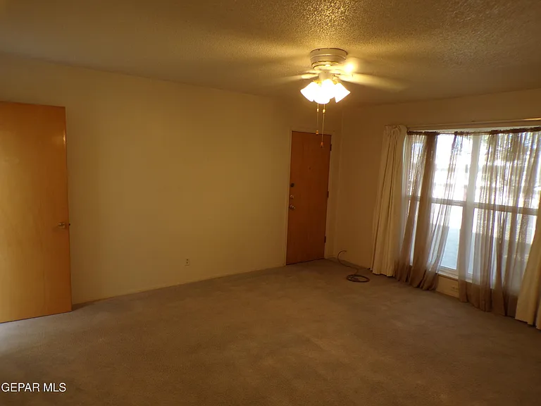 4820 Louisiana St — Photo 12