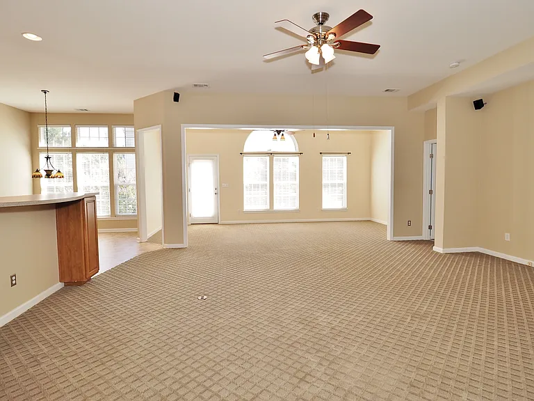 6860 Lakecrest Ct — Photo 8