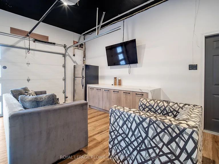 734 Mountain Rd — Photo 16