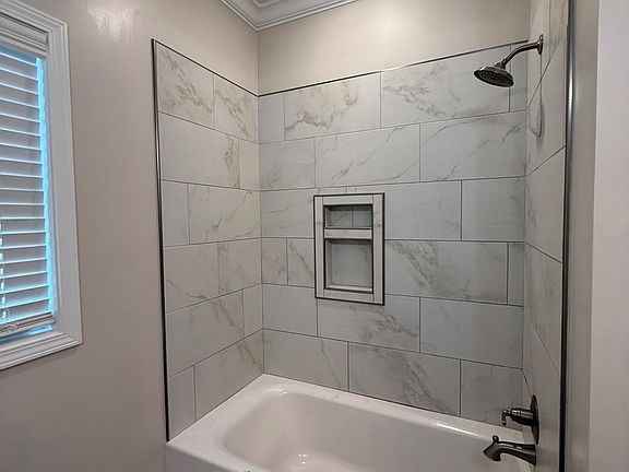 5th image of 318 Dixon St