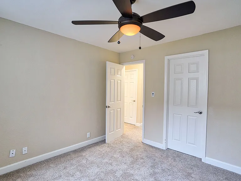 Cypress Pointe — Photo 35