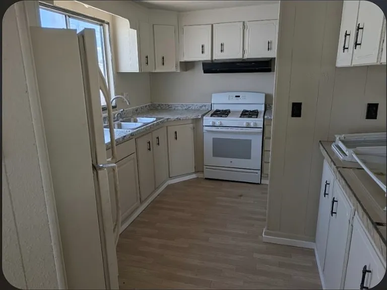 451 E Boulder Ln — Photo 4
