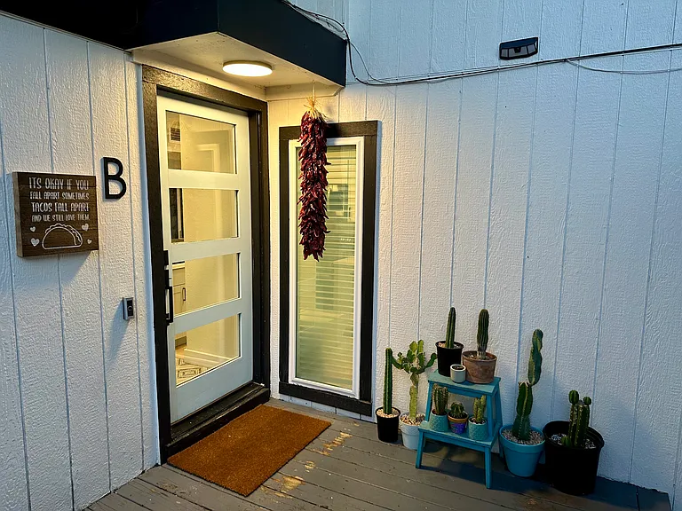 1308 Matthews Ln #B — Photo 1