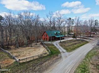 963 Hitchin Post Dr, Jamestown, TN 38556