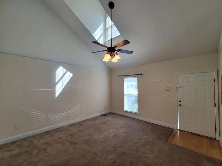 211 Brook Ct — Photo 2