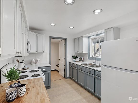 3rd image of 24911 38th Avenue S