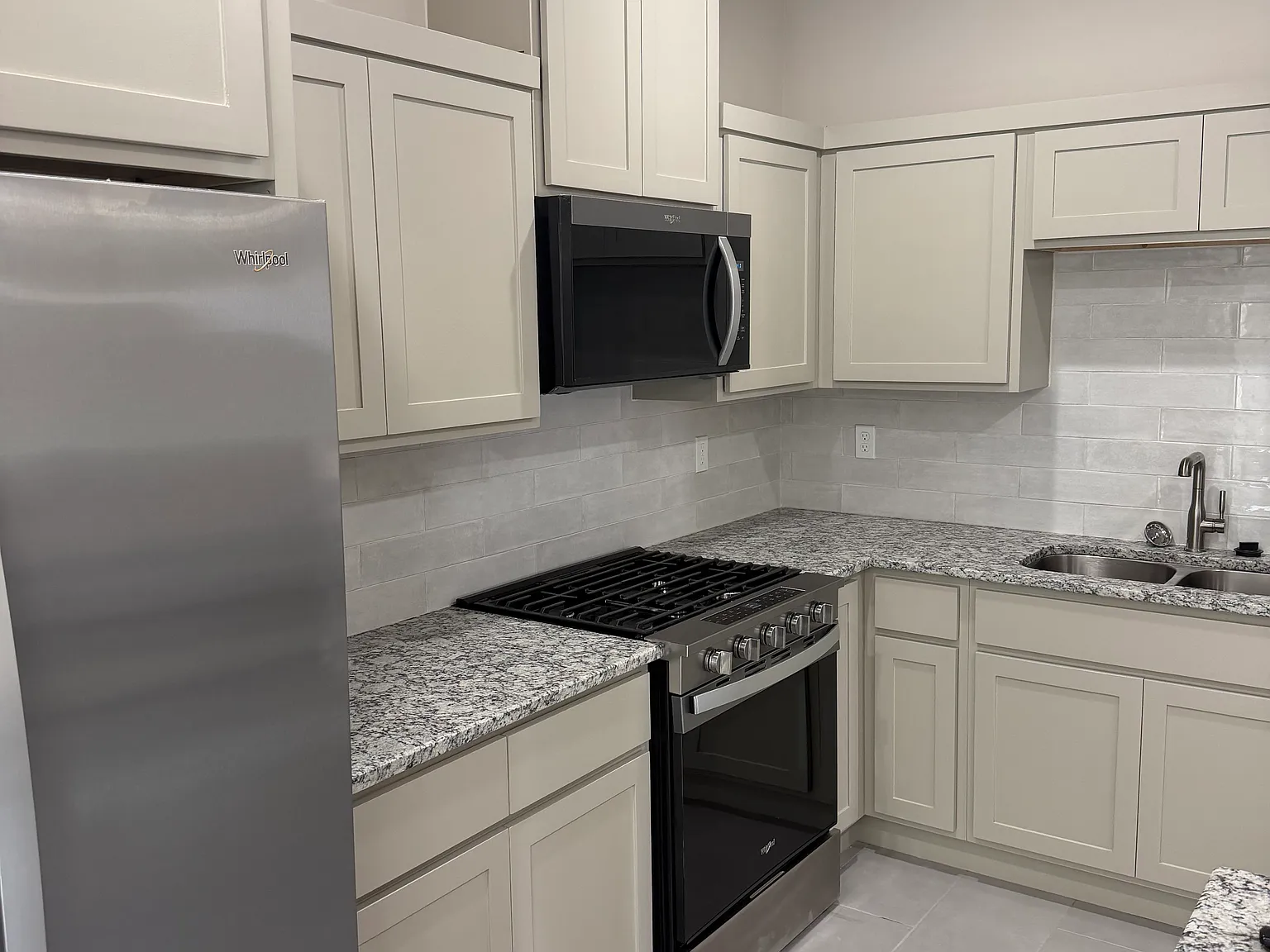 4 bed, 1485 sqft, $1,879 — Photo 4