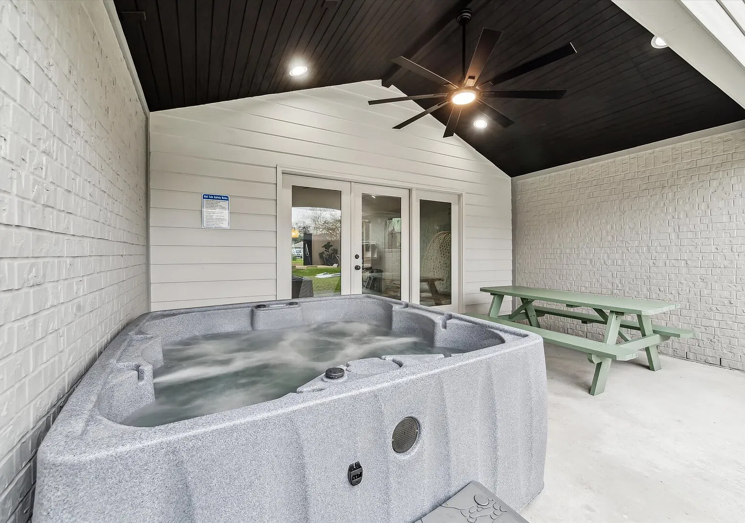4BR Home Near Med Center with Hot Tub & Cinema — Photo 1