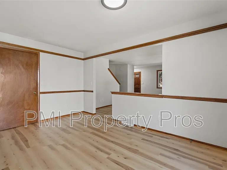8150 S 88th St — Photo 9
