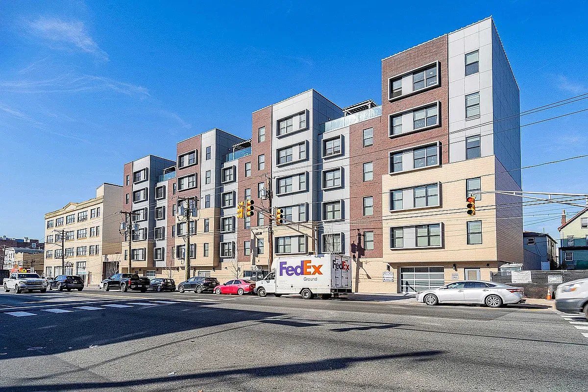 Hudson Heights — Photo 4