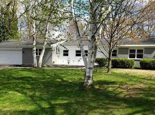 555 E Gloucester Dr, Saginaw, MI