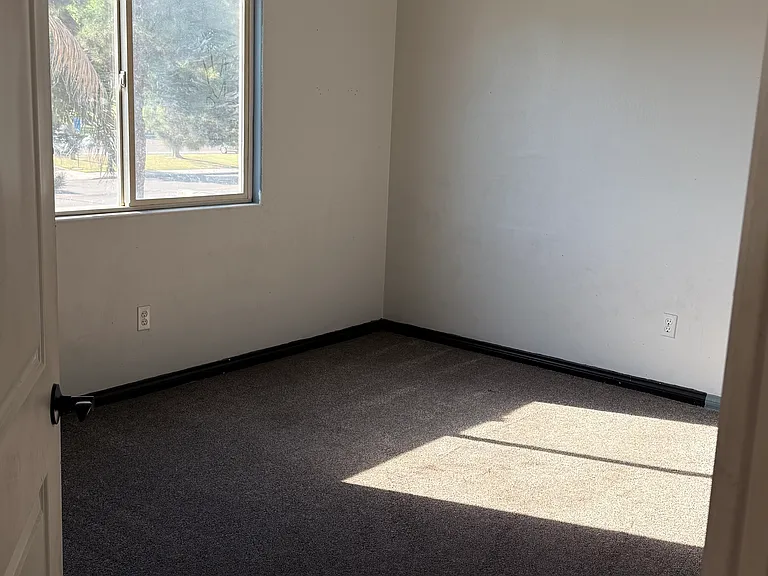 5825 Sky Lakes Ave — Photo 6