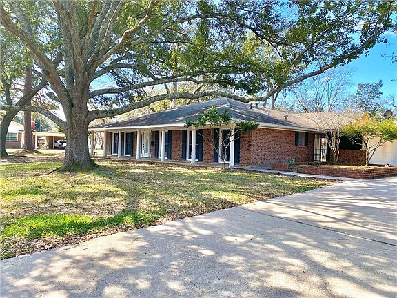 3rd image of 900 Nettie St
