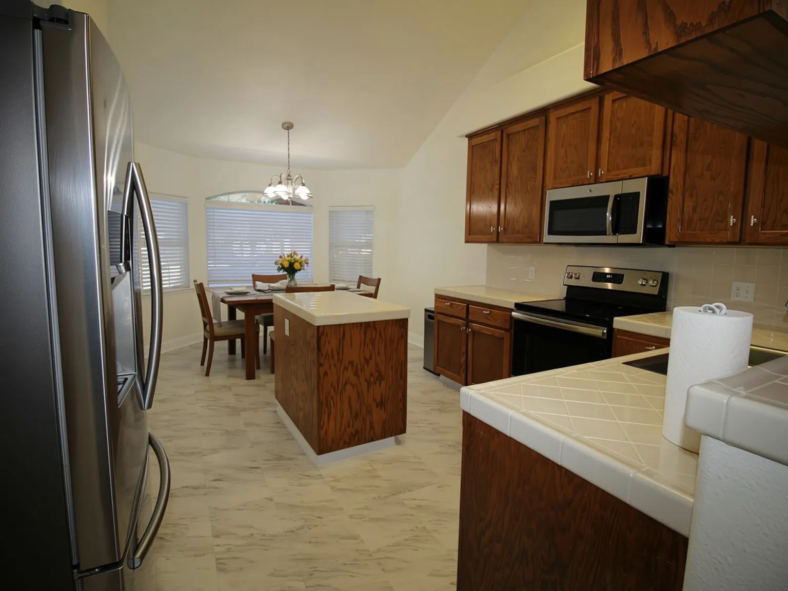 3 bed, 1613 sqft, $2,450 — Photo 4