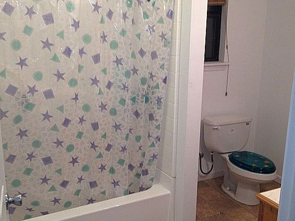 Upstairs Bathroom 