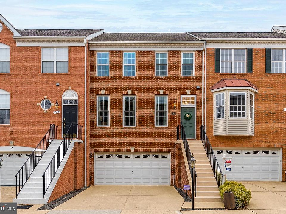 1st image of 43893 Sandburg Sq