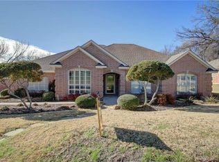 8709 Glen Hollow Dr, Fort Worth, TX 76179