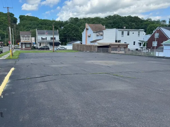 400 S Mill St, Saint Clair, PA 17970