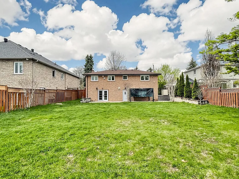18 King Richard Ct #LOWER — Photo 29