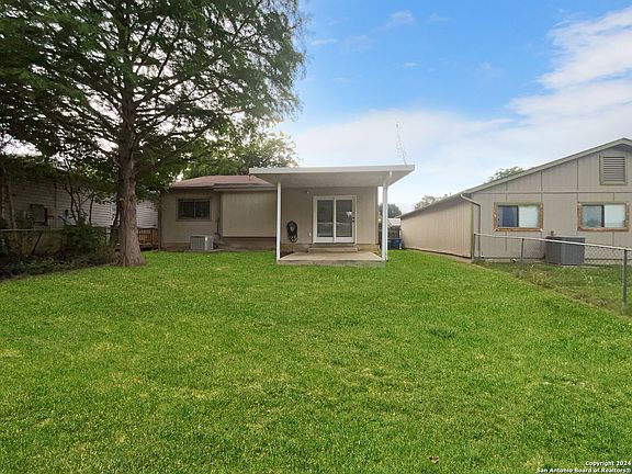 5th image of 12827 Maple Park Dr