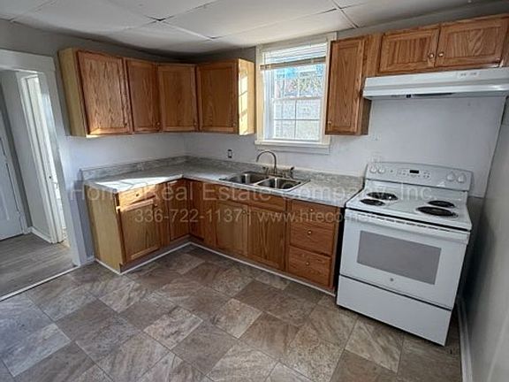 5th image of 1012 Apple St