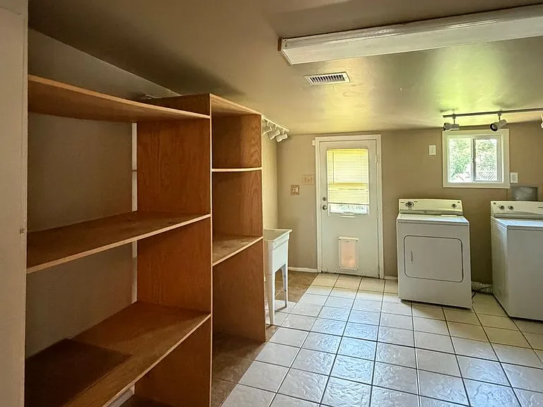 164 E Martin Dr — Photo 8