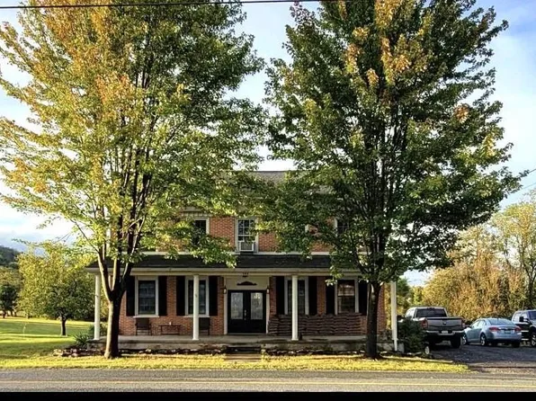 545 Hilltown Rd, Gettysburg, PA 17325