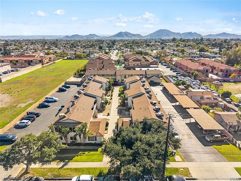 17425 Arrow Blvd — Photo 4